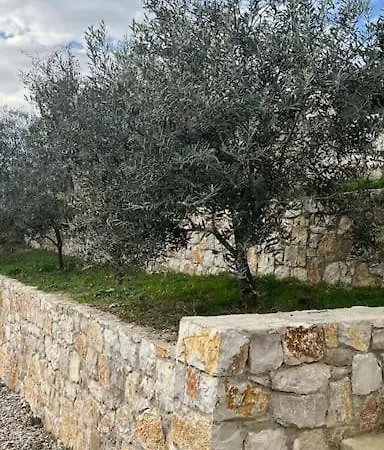Jupis Chalet-City View Getaway