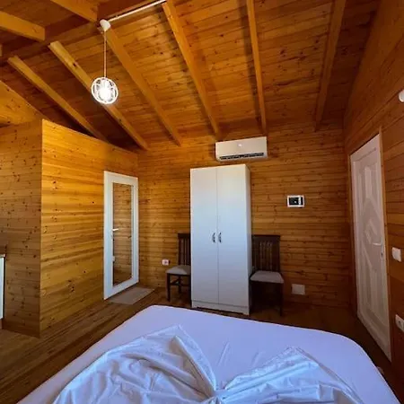 Jupis Chalet-City View Getaway *