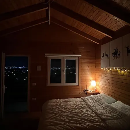 Jupis Chalet-city View Getaway 木屋 Durrës
