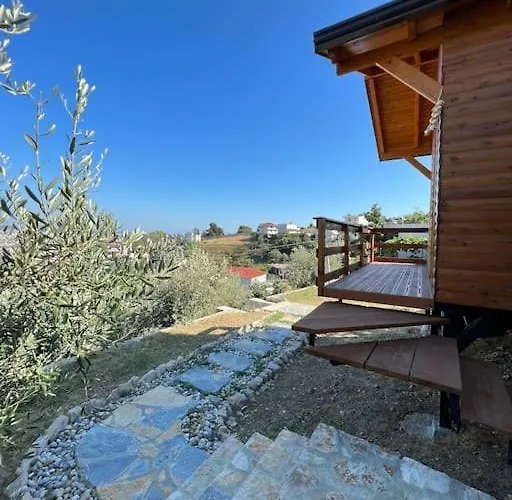Jupis Chalet-city View Getaway * Durrës