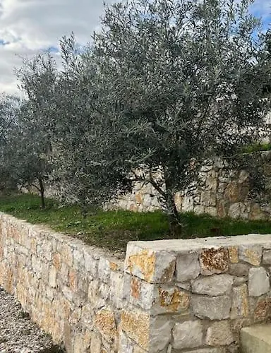 Jupis Chalet-city View Getaway