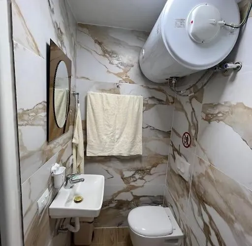 Jupis Chalet-city View Getaway 木屋 Durrës