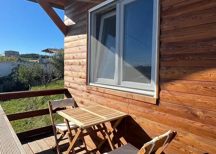 Jupis Chalet-city View Getaway * Durrës