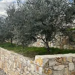 Jupis Chalet-city View Getaway