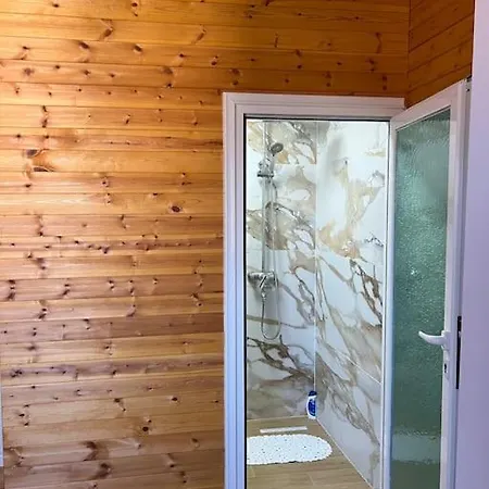 Jupis Chalet-city View Getaway Alpehytte Durrës