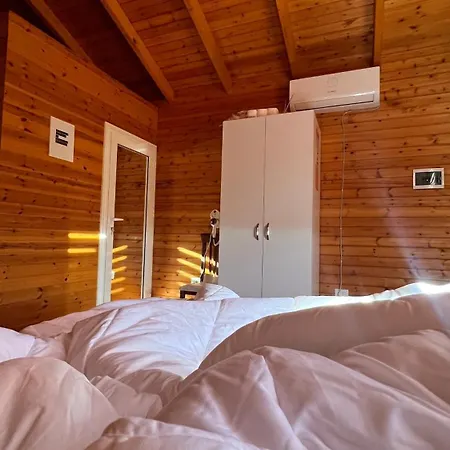 Chalet Jupis Chalet-City View Getaway Durres