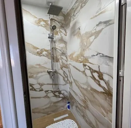 Chalet Jupis Chalet-City View Getaway