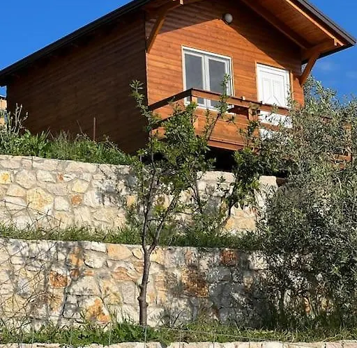 Chalet Jupis Chalet-City View Getaway Durres