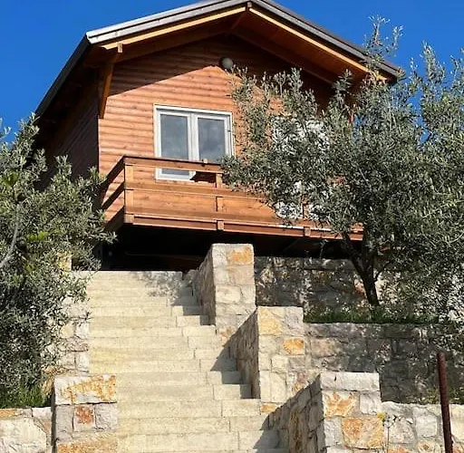 Jupis Chalet-City View Getaway Chalet Durres